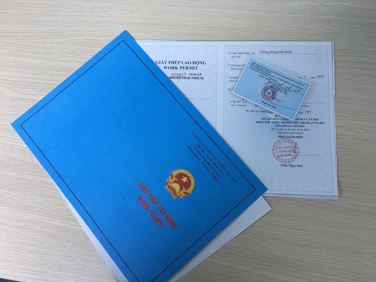 労働許可証（ワークパーミット）と一次在留許可証（レジデンスカード）