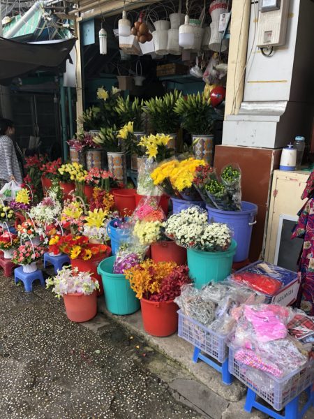 タンディン市場 たくさんの花