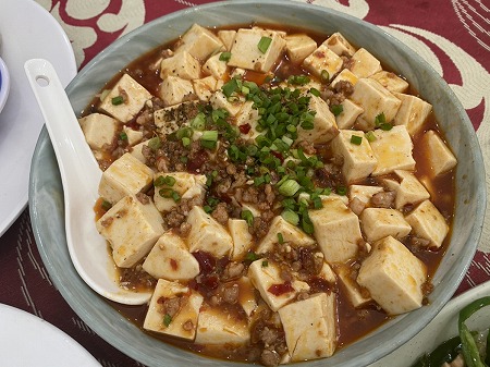ドンナイ省（ビエンホアエリア）にある激安中華料理店（幸福）の麻婆豆腐