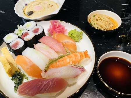 Sushi Koの寿司と、茶わん蒸し、そうめん