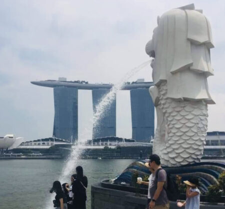 シンガポールのマーライオン像背景