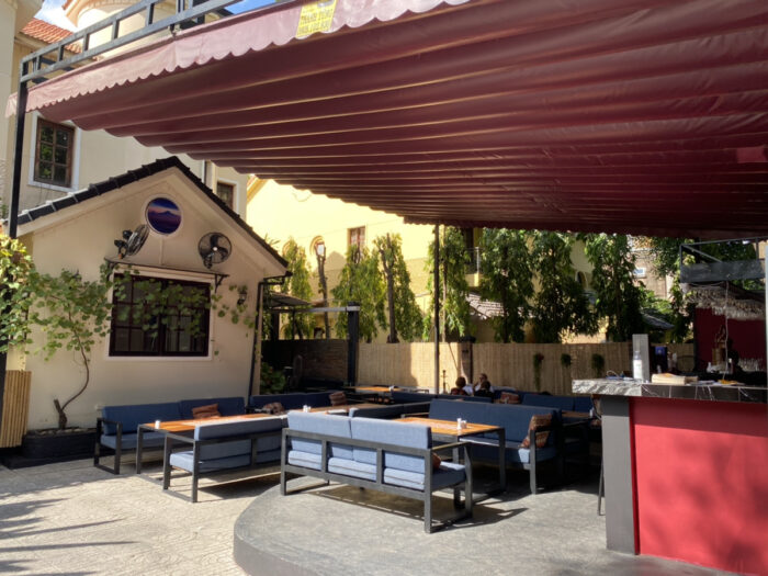 ホーチミンのアルメニア料理店の屋外スペース