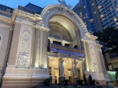 121年の歴史があるサイゴンオペラハウスの【A O Show】を観に行ってみた！