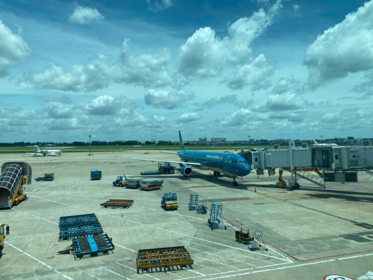 タンソニャット空港