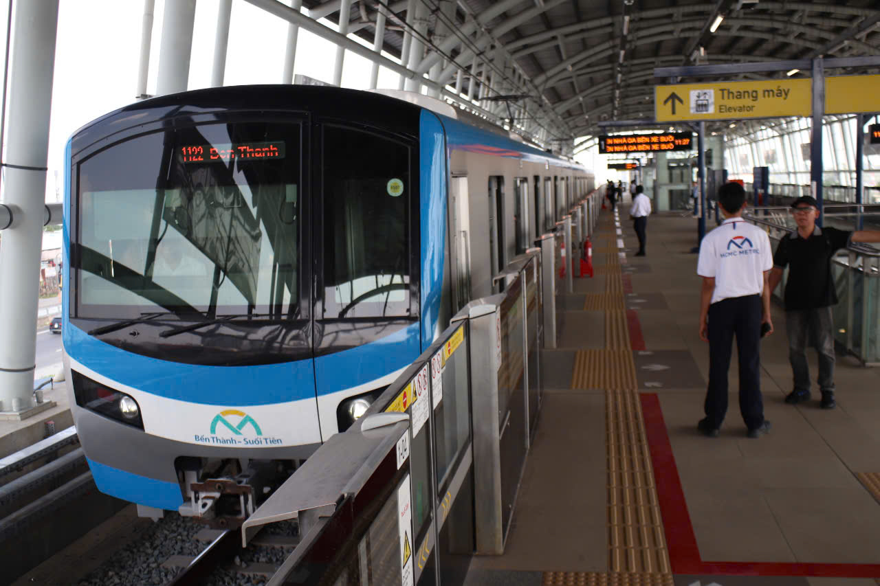 スイティエンバスターミナル駅舎内