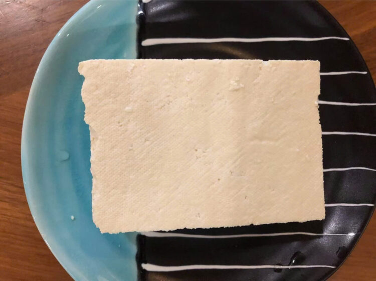 豆腐皿の上