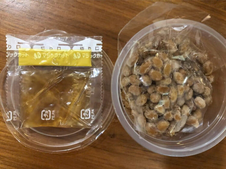 納豆の蓋を開けたもの