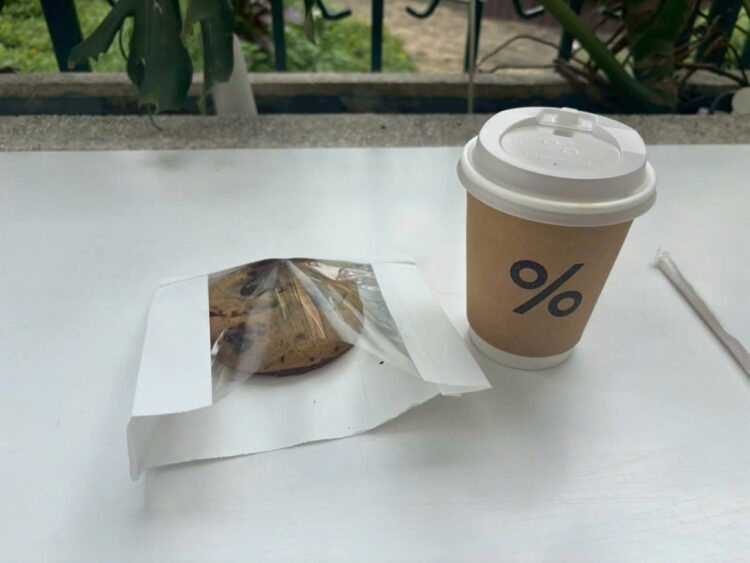 ドリンクとクッキー