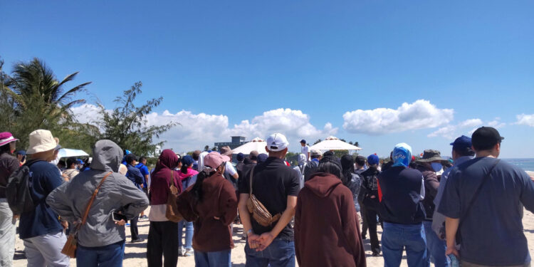 参加者の後ろ姿