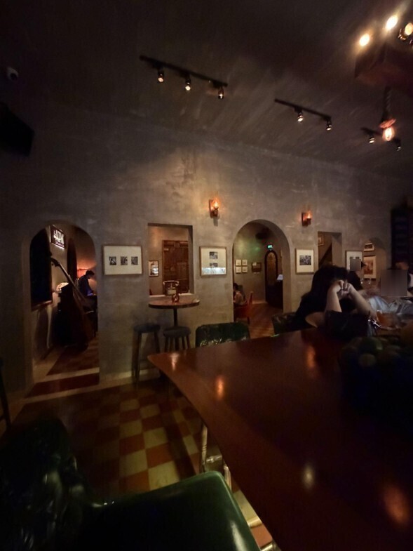 【入口がATM！？一風変わったバー】「The ATM Cocktail Bar & Kitchen」のご紹 介