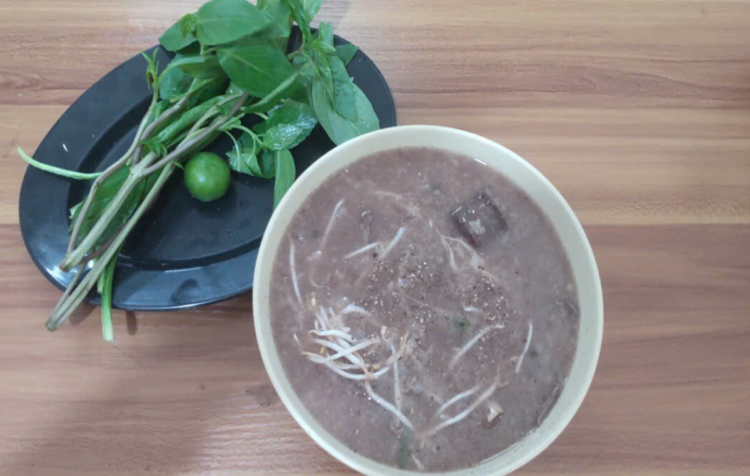 スタミナ満点！  ベトナムの豚モツ粥 「チャオ ロン（Cháo lòng）」